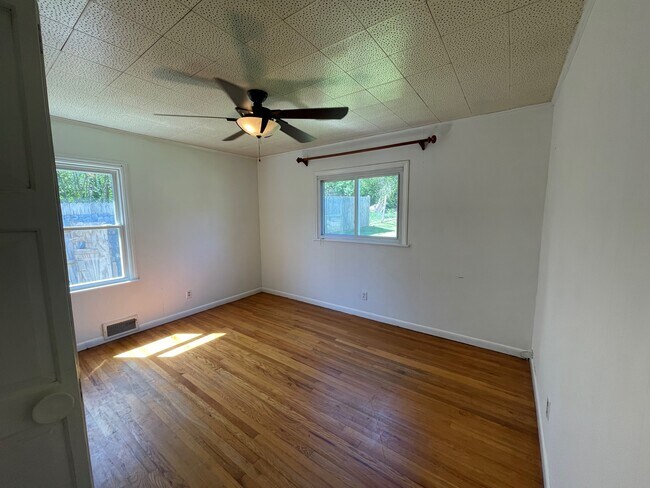 Building Photo - 9 Winston Ave