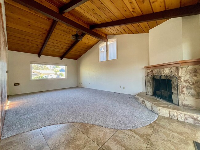 Building Photo - 3 Bed-2 Bath Split Level Home in La Mesa