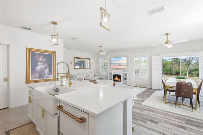 Building Photo - 525 Stowers Dr