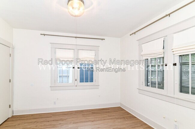 Building Photo - 1028 N Kealing Ave