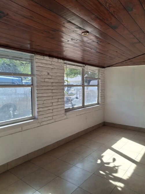 Building Photo - 4730 68th Ln N