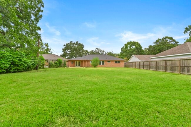 Building Photo - 5011 Redstart St