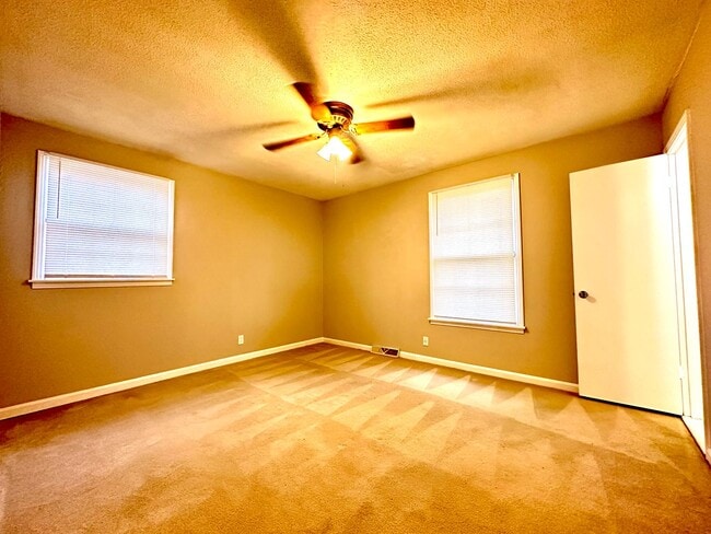 Building Photo - 28 Leonard Dr