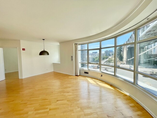 Building Photo - Panoramic City View 2Br/2BA Waterfront SF ...