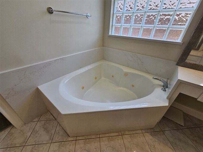 Building Photo - 12503 Rosewood Way Ln