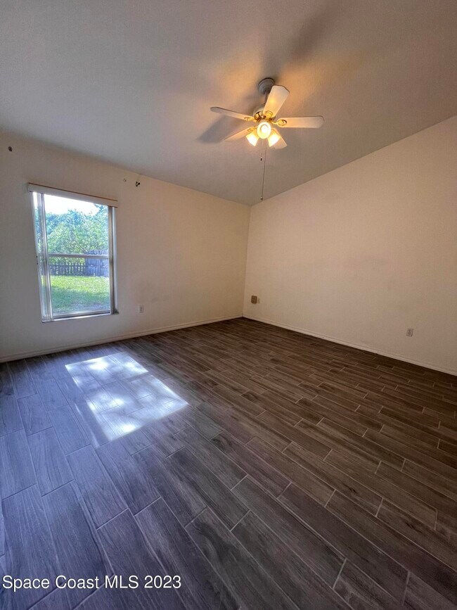 Building Photo - 117 Gator Dr