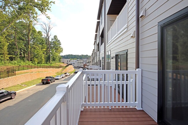 Building Photo - Pet-Friendly Brookhill Commons Townhome-Style Condo