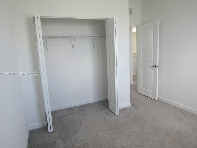 Building Photo - 1414 SE 26th Ter