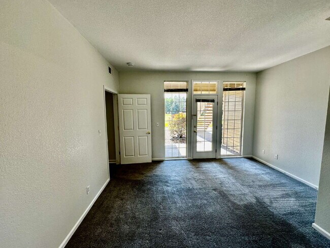 Building Photo - "Spacious 2-Bed, 2-Bath Condo with Pool Ac...