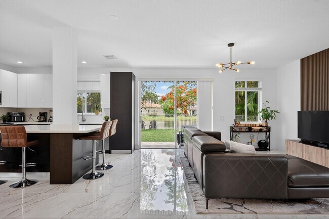 Building Photo - 1374 Canary Island Dr