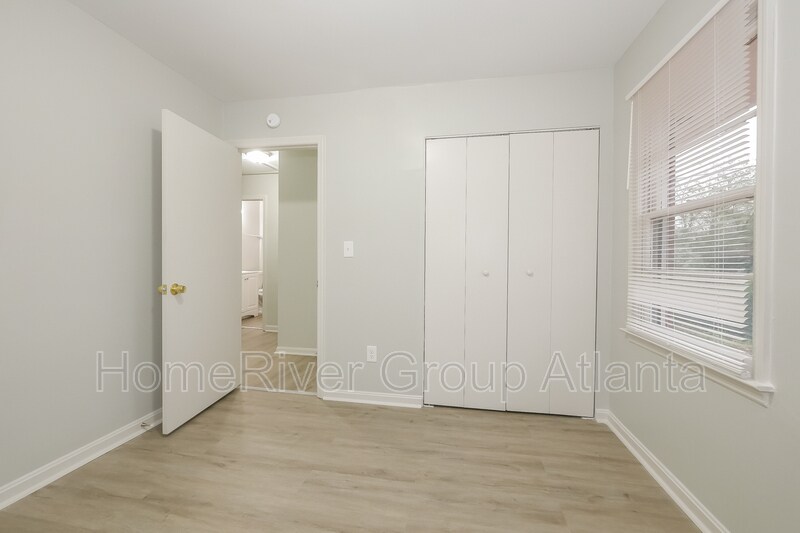 Building Photo - 506 Shady Ln Dr