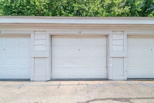 Building Photo - Waterfront Living at Its Finest - Beautifully Remodeled 3BR/2BA, 1st Floor, End Unit Condo on Lak...