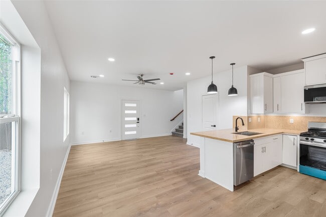 Building Photo - 6809 Fairway Dr