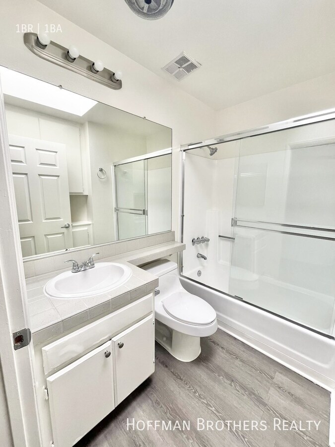 Building Photo - 3462 Mentone Ave