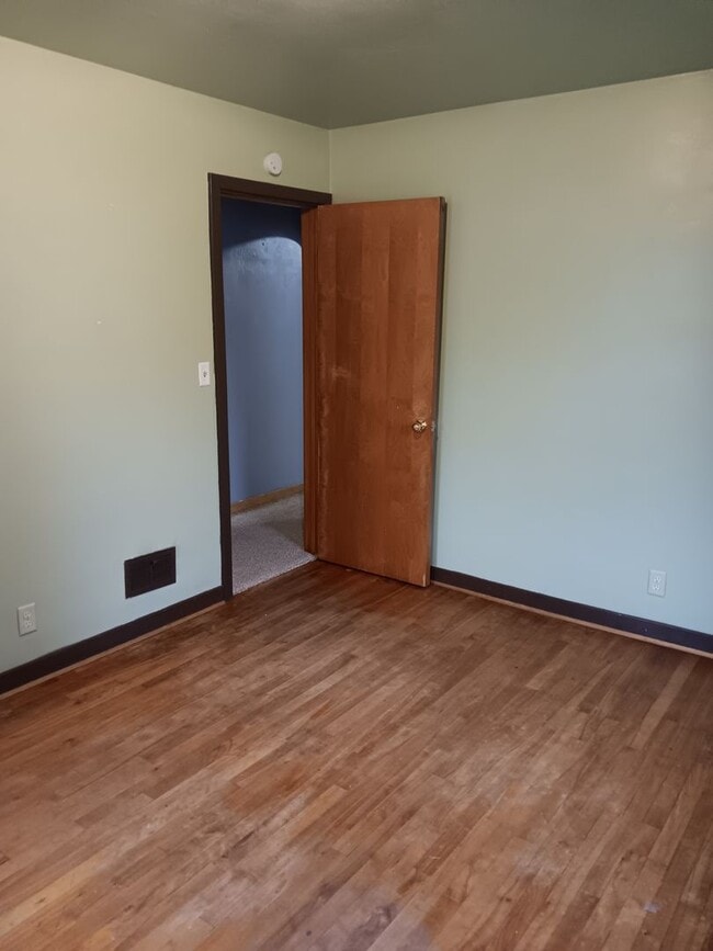 Building Photo - Charming 2 Bedroom and 1 Bath House Availa...