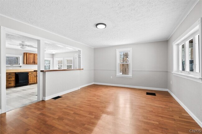 Building Photo - 6982 Webster Rd