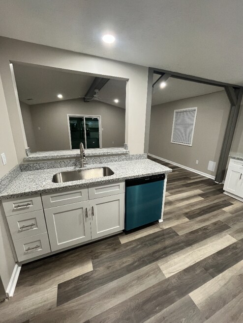 Building Photo - 5300 Mansfield Ct