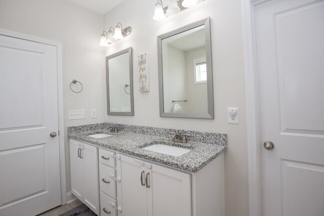 Building Photo - Gorgeous 4 bedroom home in Vass