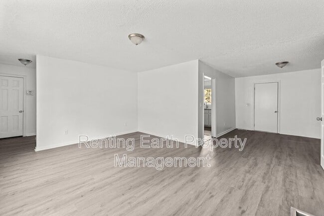 Building Photo - 741 9th Ave W