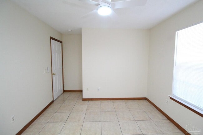 Building Photo - 3355 Green Briar Cir