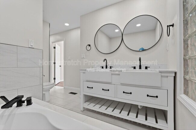 Building Photo - 4561 Laclede Ave