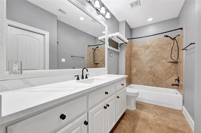 Building Photo - 210 Breezy Way