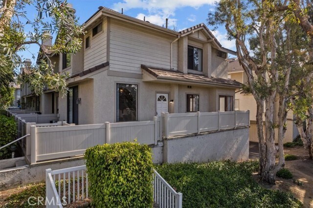 Building Photo - 2621 Plaza del Amo
