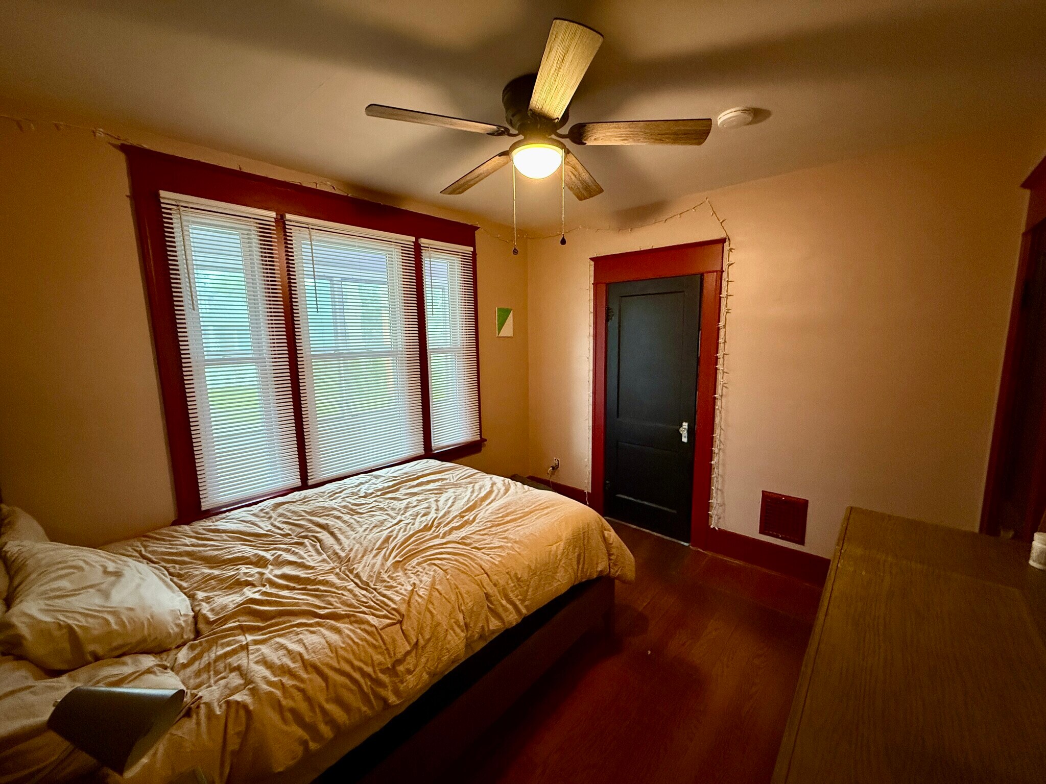 front bedroom - 1005 Kellogg Ave