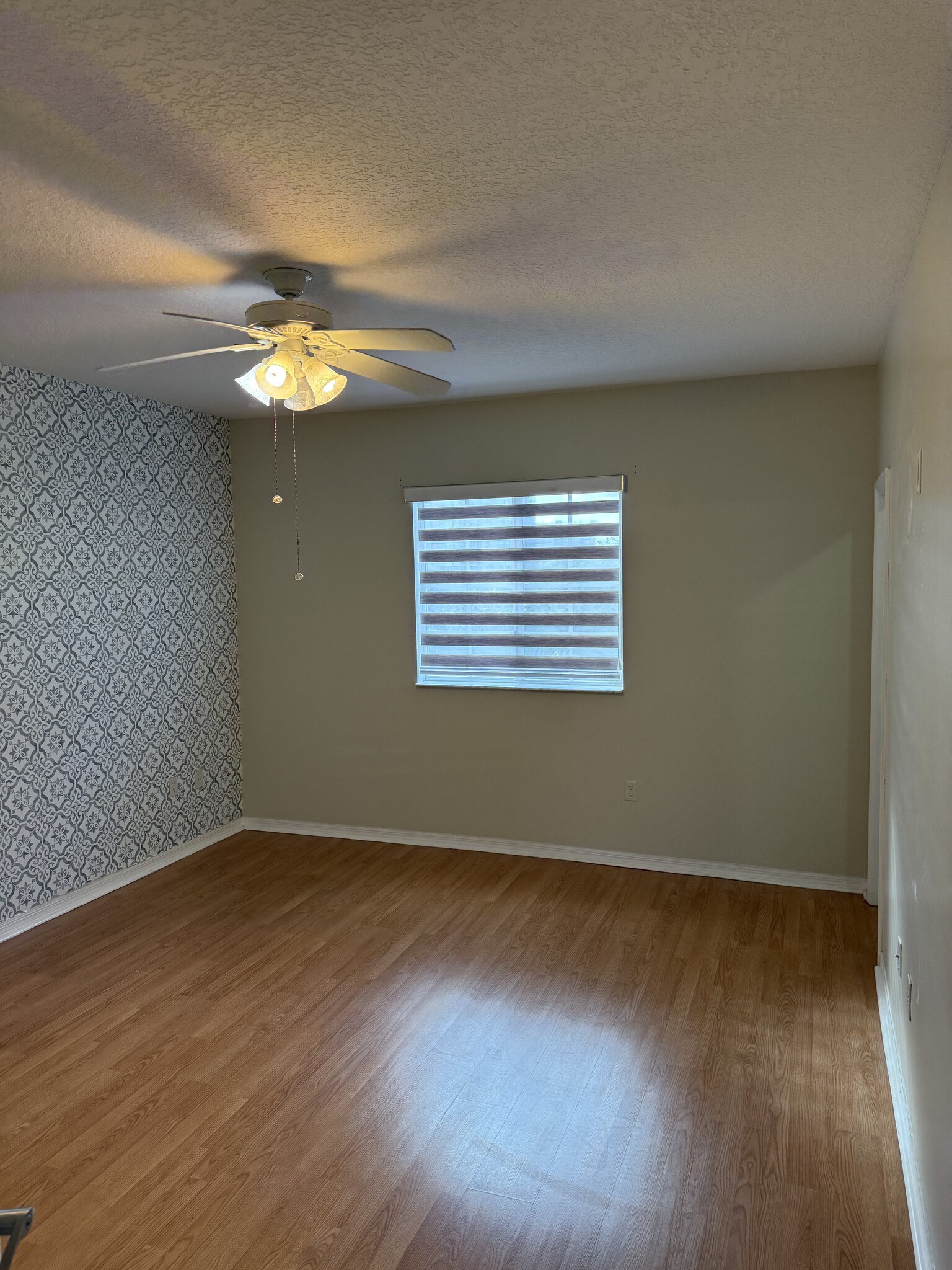 Spacious master BR /w his&hers closet - 1106 NW 100th Ave