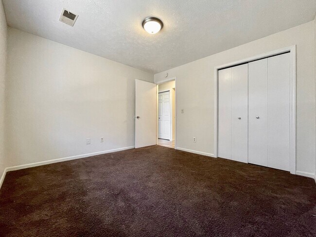 Building Photo - 2956 Vineland Ave SE
