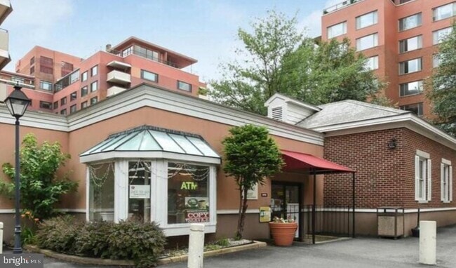 Building Photo - 1111 Arlington Blvd