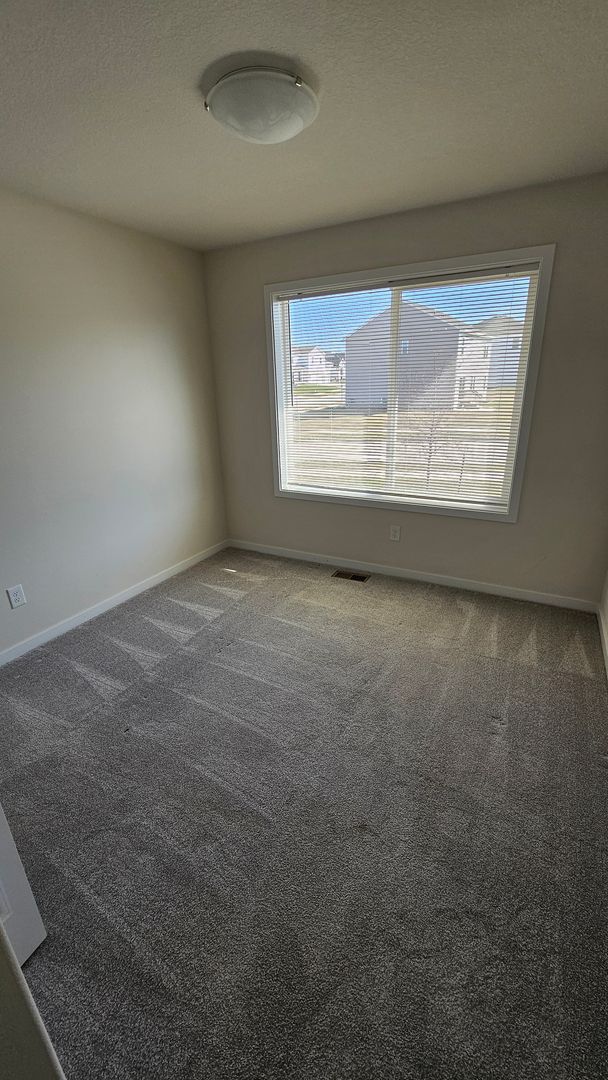 Building Photo - Stunning 4-Bedroom Home in Beautiful Waukee Neighborhood!