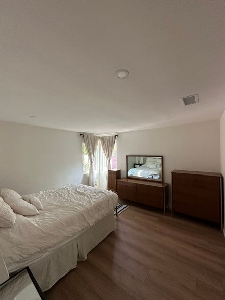 Building Photo - 3279 Glendon Ave