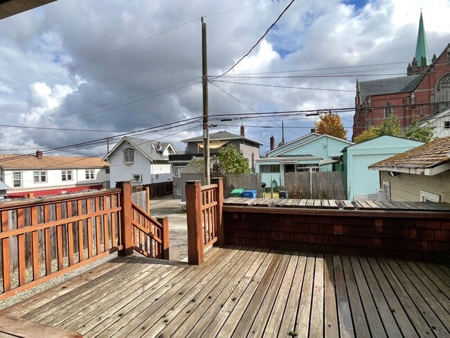 Building Photo - CLICK "REQUEST A TOUR" NOW!