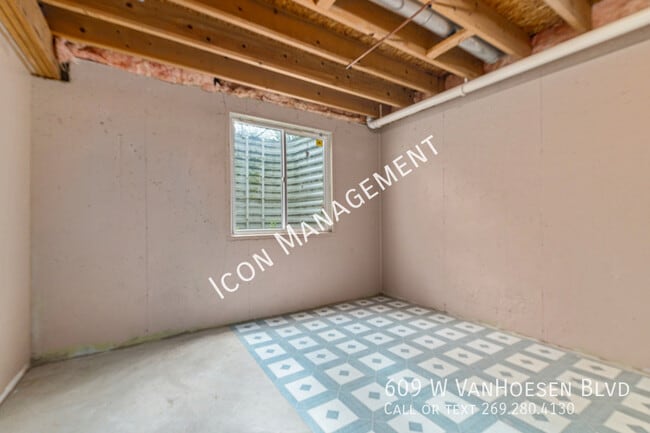 Building Photo - 609 W Van Hoesen Blvd