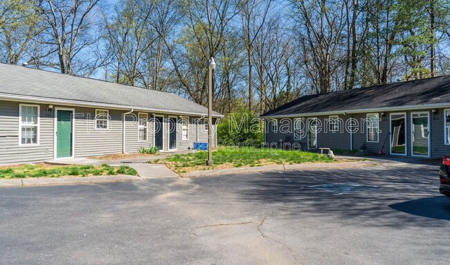 Primary Photo - 401 McGhee St