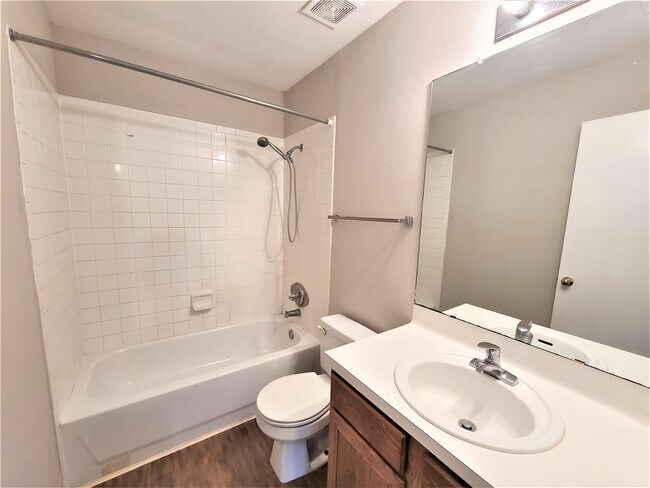 Building Photo - 16022 Old River Rd