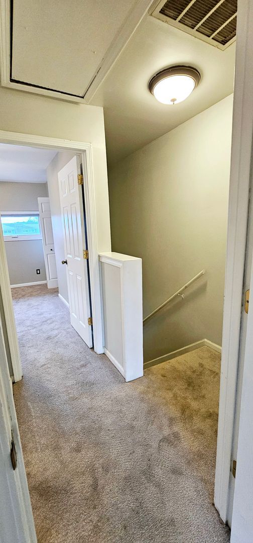 Building Photo - 2-Bedroom, 1.5-Bath Townhome in Fairway Vi...