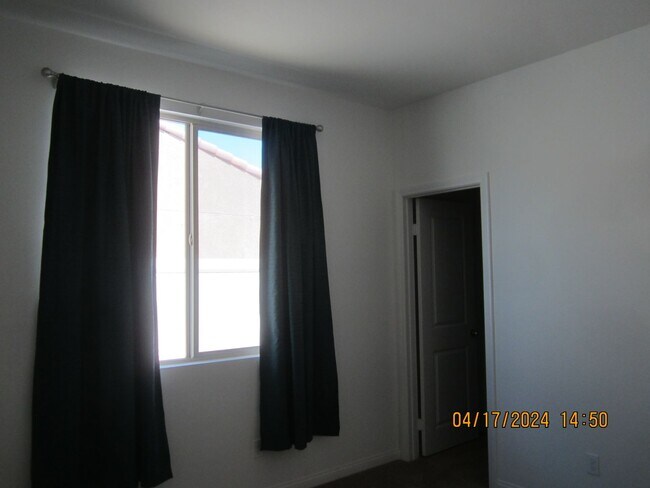 Building Photo - COOL POOL, PARKS AND NEAR NEW 3 BR PLUS DEN IN MEINFEE