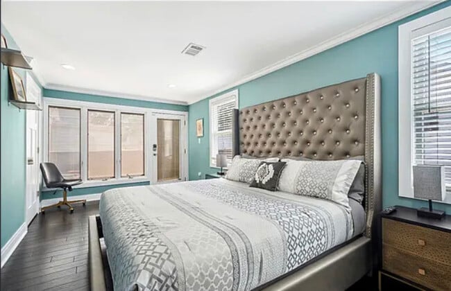 Building Photo - 2124 Seward St