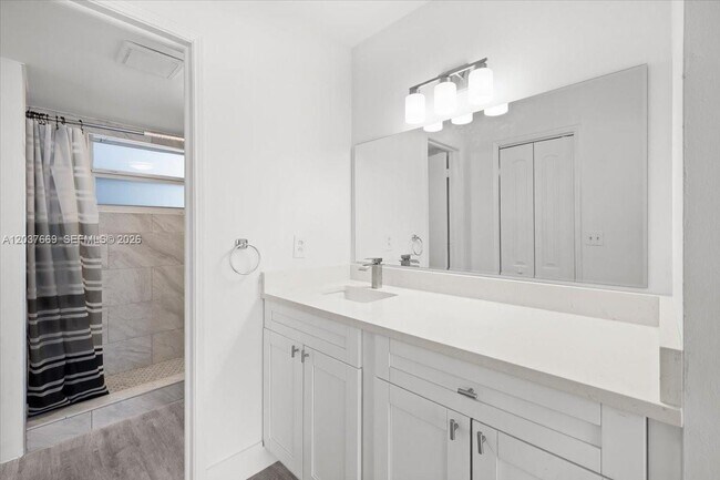Building Photo - 9441 Evergreen Pl