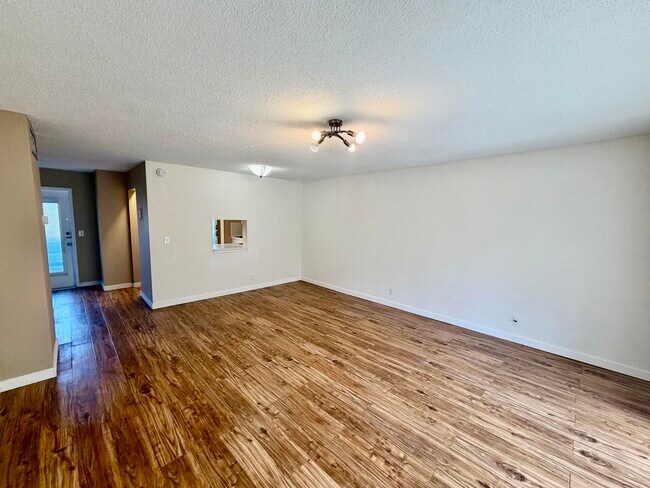 Building Photo - 1000 NE 14th Ave