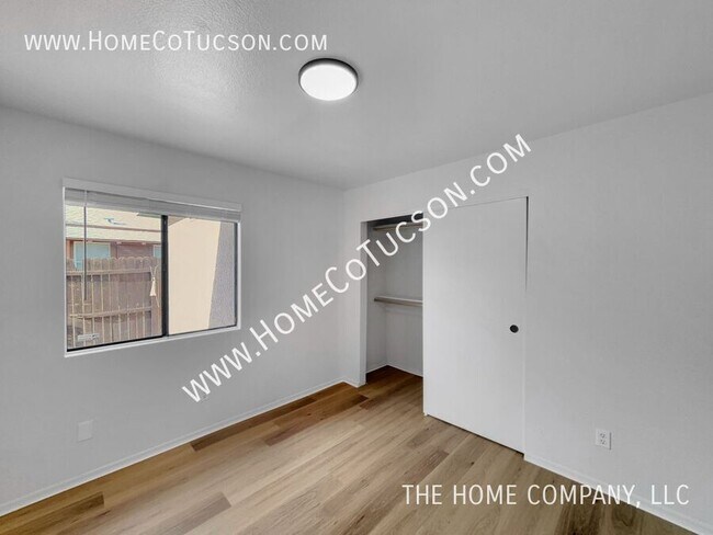 Building Photo - 2525 N Fair Oaks Ave