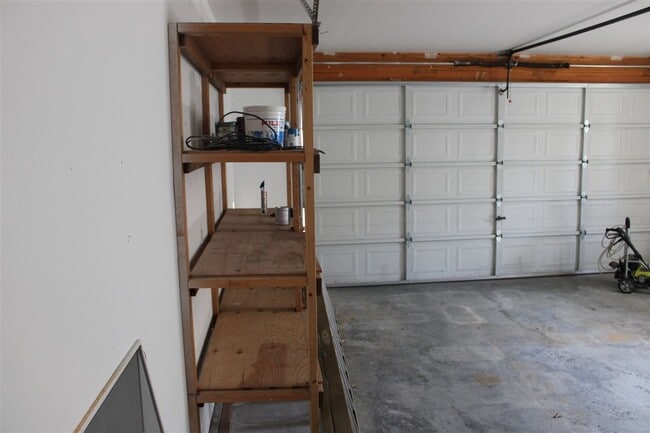Building Photo - 3 Bedroom, 2 Bathroom House in Burlington!