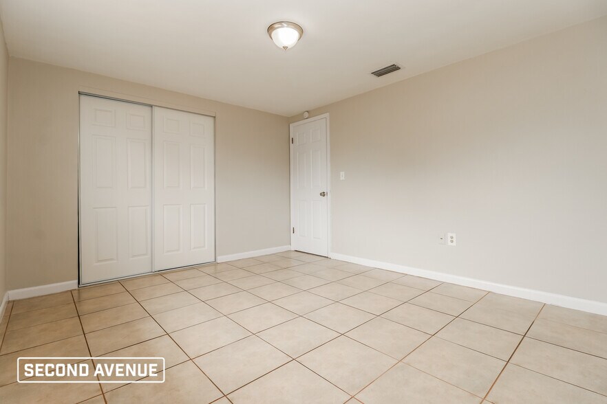 Building Photo - 4847 Elmwood St