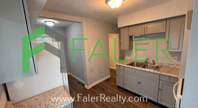 Building Photo - Adorable 2-Bedroom Bungalow