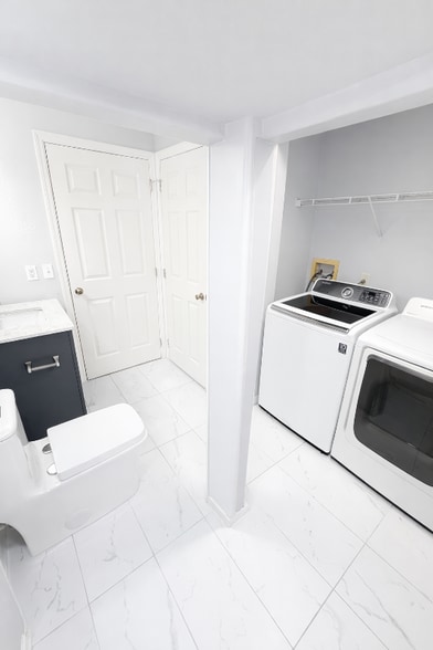 Building Photo - 835 McFall Ave