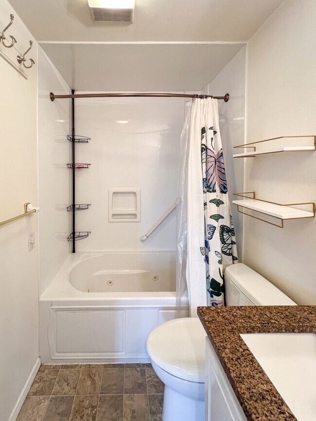 Building Photo - 2bd/1ba Seattle House