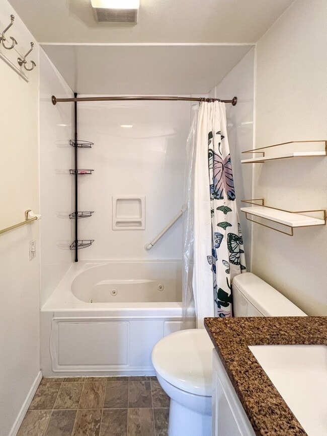 Building Photo - 3bd/1ba Seattle Duplex