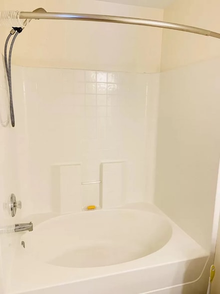 Building Photo - 903 Seven Oaks Blvd